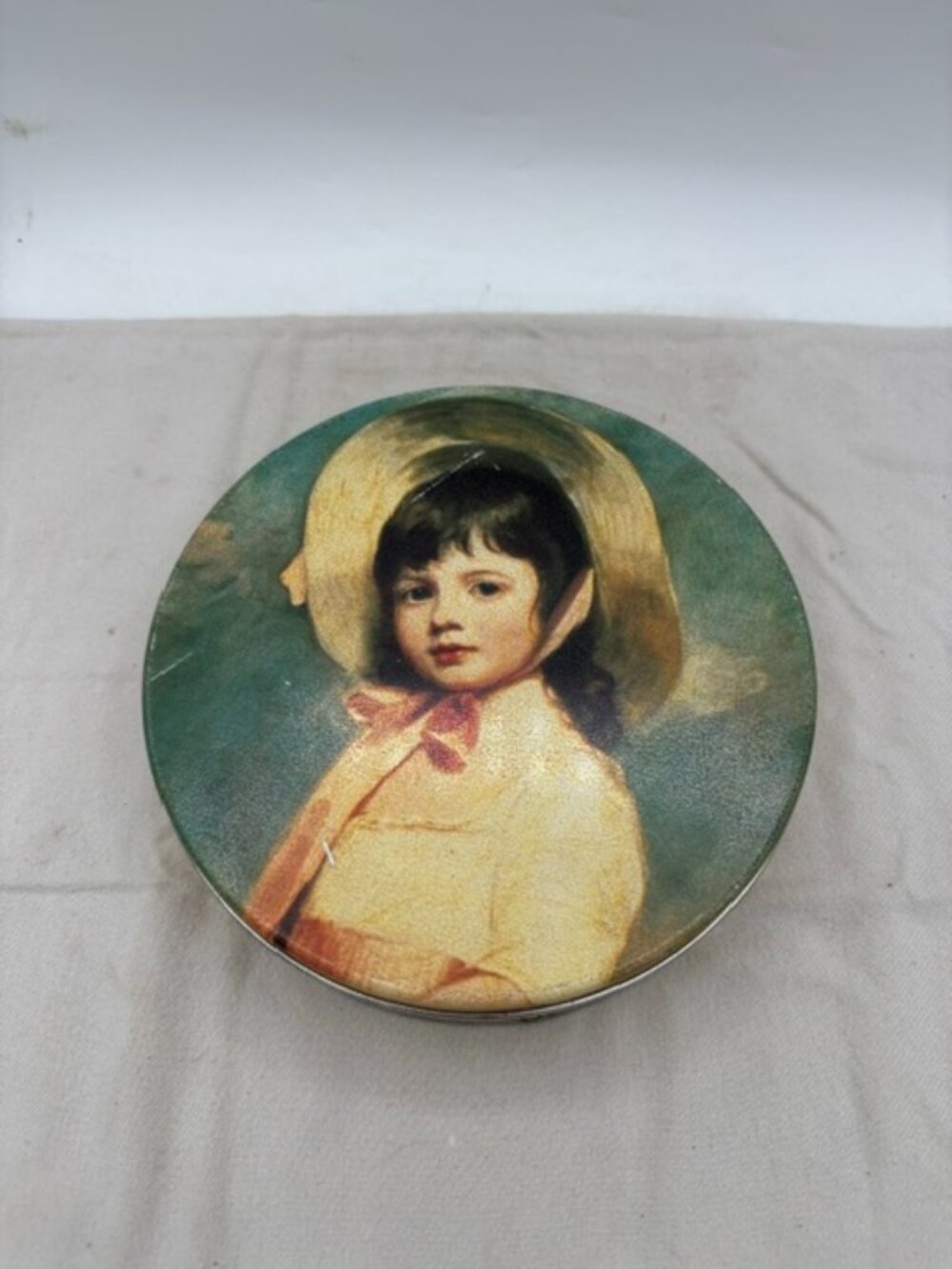 Wangs International Miss Willoughby Cookie/Candy Tin